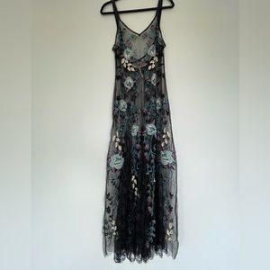 Long lace, flower detailed dress